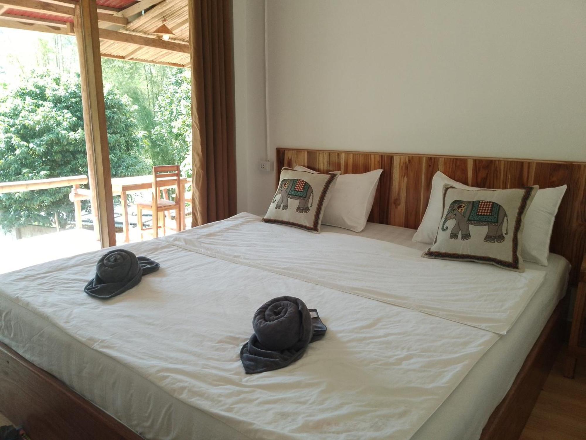 Meexok Guesthouse Nong Khiaw Bagian luar foto